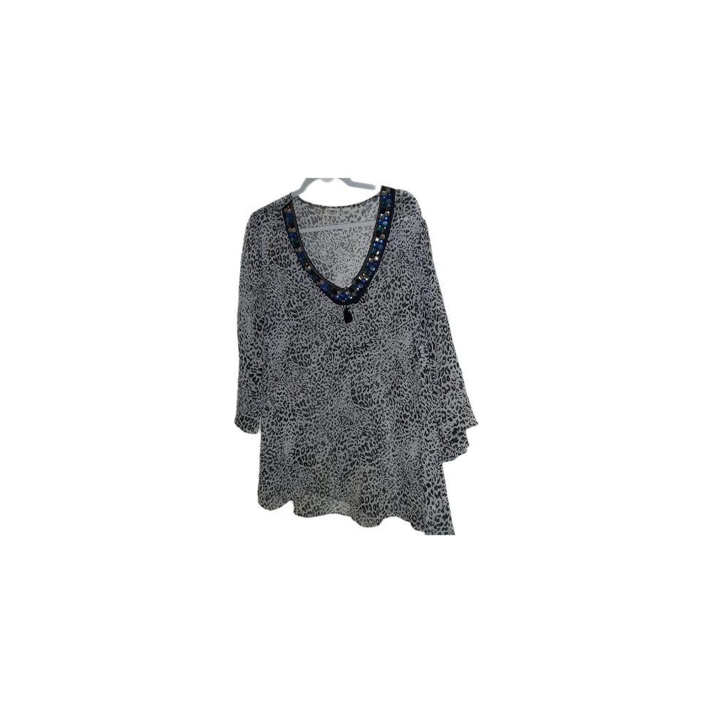 Cato Woman  Leopard print Tunic with jeweled vs neck Size 18/20